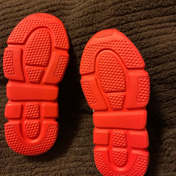 Child’s mesh shoe. Never worn - Picture 5 of 5